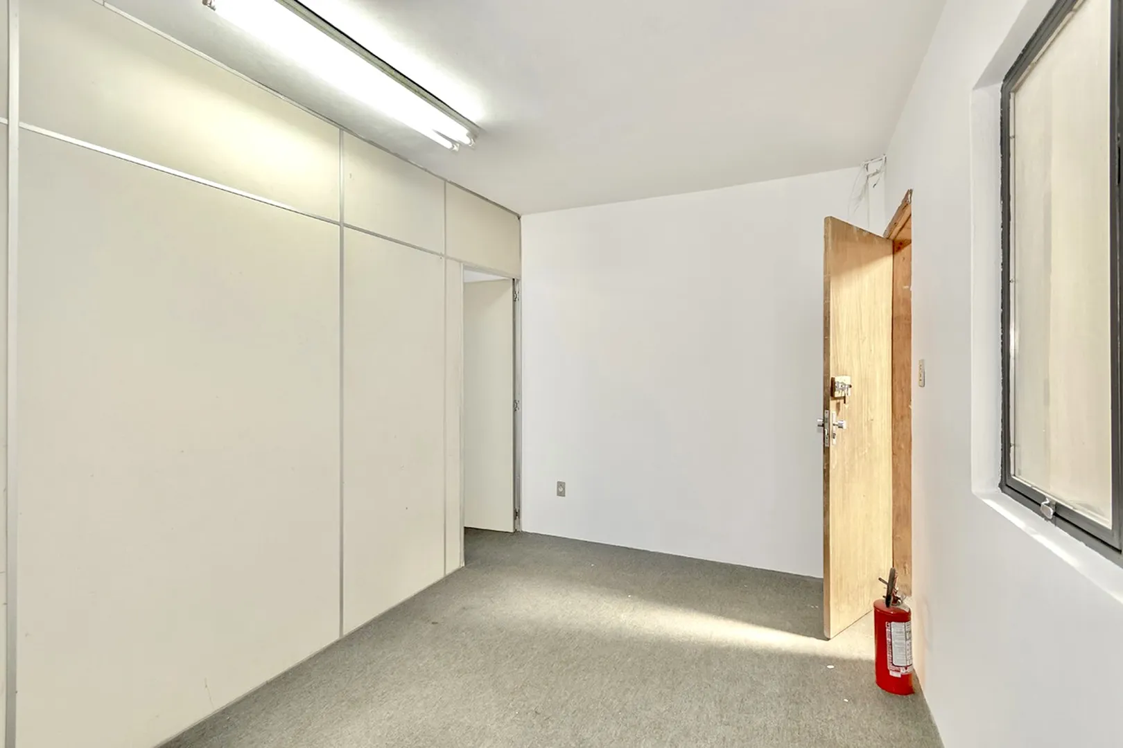 R$ 595.000 - &Oacute;TIMO PAVILH&Atilde;O/DEP&Oacute;SITO - 398M2 - ESCRIT&Oacute;RIOS - SUBESTA&Ccedil;&Atilde;O DE ENERGIA Rua Padre Diogo Feijó Porto Alegre - 