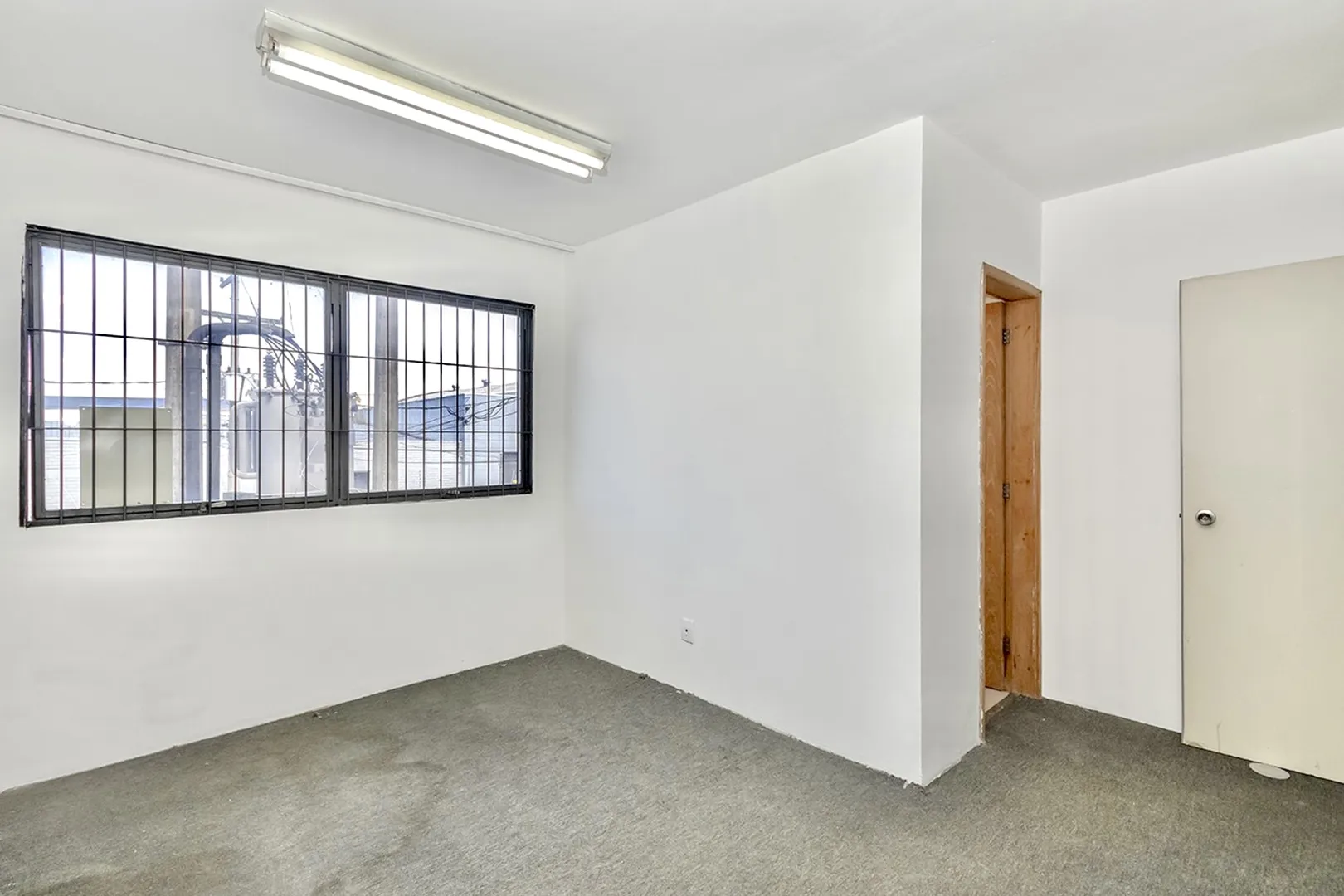 R$ 595.000 - &Oacute;TIMO PAVILH&Atilde;O/DEP&Oacute;SITO - 398M2 - ESCRIT&Oacute;RIOS - SUBESTA&Ccedil;&Atilde;O DE ENERGIA Rua Padre Diogo Feijó Porto Alegre - 