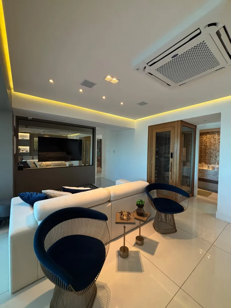 APARTAMENTO ALTO PADR&Atilde;O SEMINOVO 4 QUARTOS 3 SU&Iacute;TES 3 GARAGENS PISCINA &Agrave; VENDA NA GRA&Ccedil;A Avenida Princesa Isabel Salvador - 