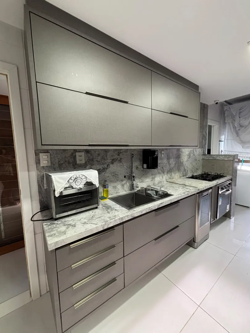 APARTAMENTO ALTO PADR&Atilde;O SEMINOVO 4 QUARTOS 3 SU&Iacute;TES 3 GARAGENS PISCINA &Agrave; VENDA NA GRA&Ccedil;A Avenida Princesa Isabel Salvador - 