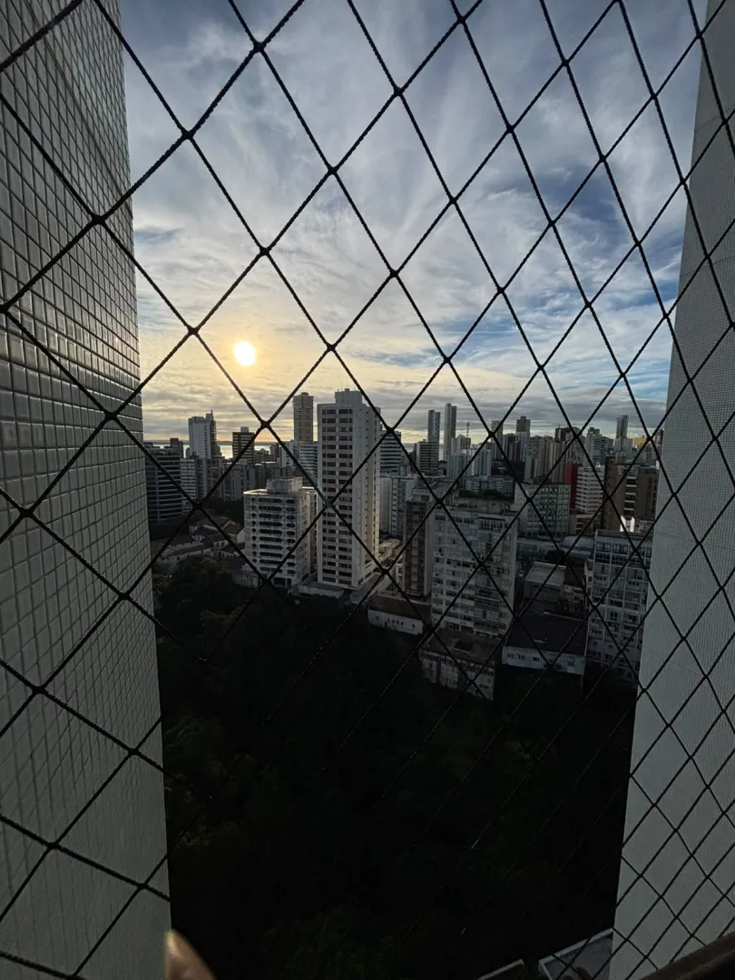 APARTAMENTO ALTO PADR&Atilde;O SEMINOVO 4 QUARTOS 3 SU&Iacute;TES 3 GARAGENS PISCINA &Agrave; VENDA NA GRA&Ccedil;A Avenida Princesa Isabel Salvador - 