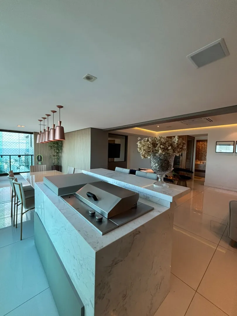 APARTAMENTO ALTO PADR&Atilde;O SEMINOVO 4 QUARTOS 3 SU&Iacute;TES 3 GARAGENS PISCINA &Agrave; VENDA NA GRA&Ccedil;A Avenida Princesa Isabel Salvador - 