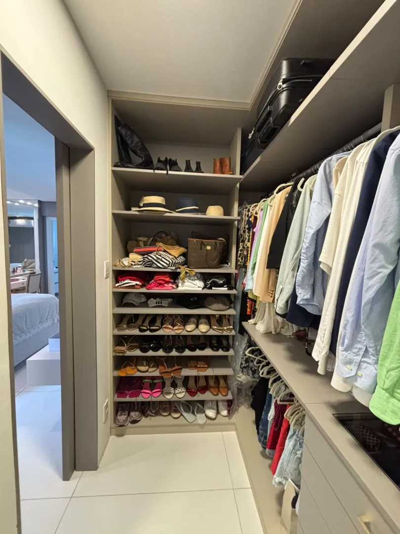 APARTAMENTO ALTO PADR&Atilde;O SEMINOVO 4 QUARTOS 3 SU&Iacute;TES 3 GARAGENS PISCINA &Agrave; VENDA NA GRA&Ccedil;A Avenida Princesa Isabel Salvador - 