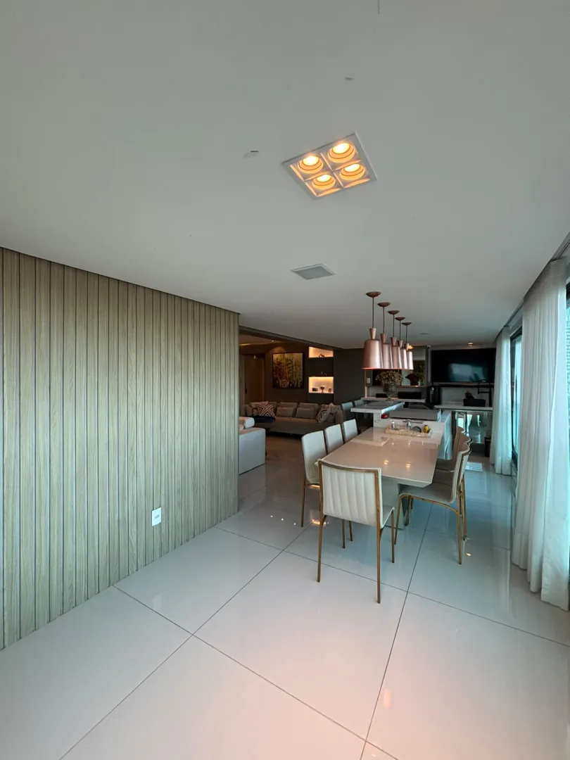 APARTAMENTO ALTO PADR&Atilde;O SEMINOVO 4 QUARTOS 3 SU&Iacute;TES 3 GARAGENS PISCINA &Agrave; VENDA NA GRA&Ccedil;A Avenida Princesa Isabel Salvador - 