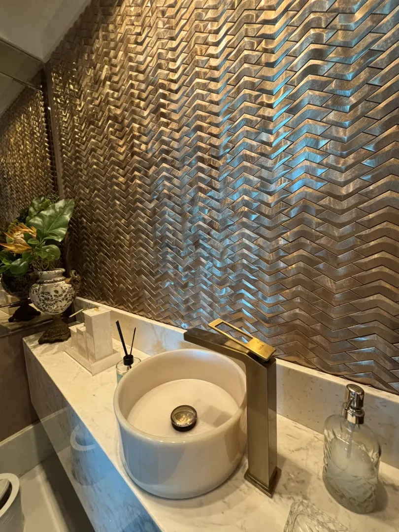 APARTAMENTO ALTO PADR&Atilde;O SEMINOVO 4 QUARTOS 3 SU&Iacute;TES 3 GARAGENS PISCINA &Agrave; VENDA NA GRA&Ccedil;A Avenida Princesa Isabel Salvador - 