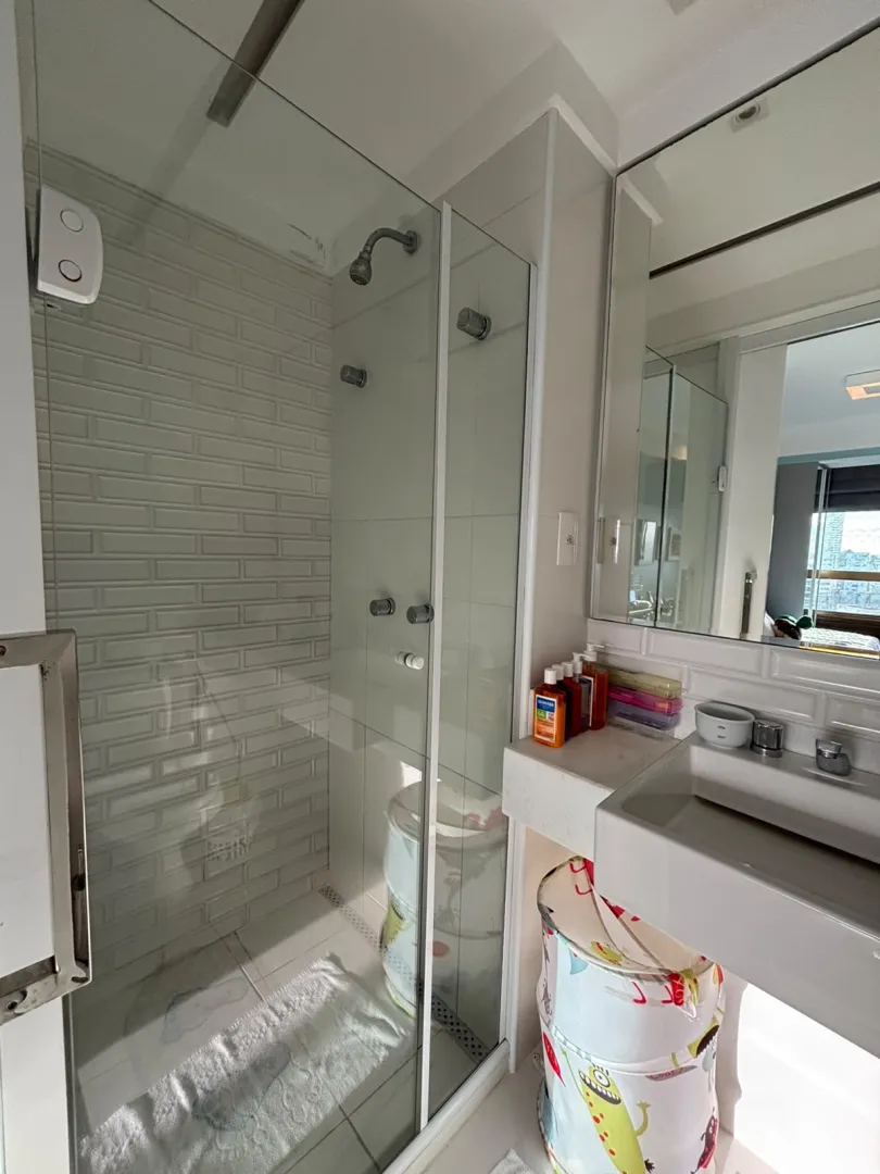 APARTAMENTO ALTO PADR&Atilde;O SEMINOVO 4 QUARTOS 3 SU&Iacute;TES 3 GARAGENS PISCINA &Agrave; VENDA NA GRA&Ccedil;A Avenida Princesa Isabel Salvador - 