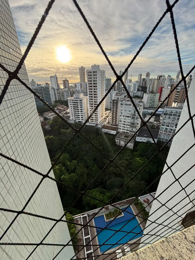 APARTAMENTO ALTO PADR&Atilde;O SEMINOVO 4 QUARTOS 3 SU&Iacute;TES 3 GARAGENS PISCINA &Agrave; VENDA NA GRA&Ccedil;A Avenida Princesa Isabel Salvador - 