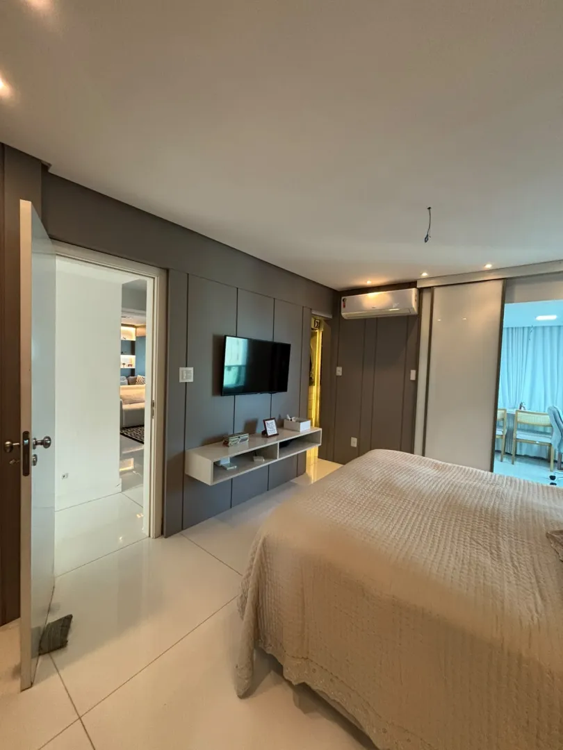 APARTAMENTO ALTO PADR&Atilde;O SEMINOVO 4 QUARTOS 3 SU&Iacute;TES 3 GARAGENS PISCINA &Agrave; VENDA NA GRA&Ccedil;A Avenida Princesa Isabel Salvador - 