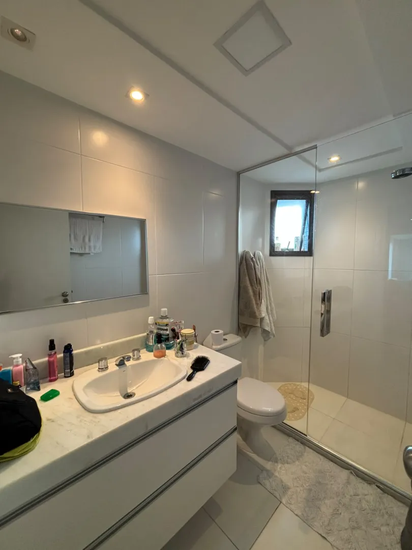 APARTAMENTO ALTO PADR&Atilde;O SEMINOVO 4 QUARTOS 3 SU&Iacute;TES 3 GARAGENS PISCINA &Agrave; VENDA NA GRA&Ccedil;A Avenida Princesa Isabel Salvador - 