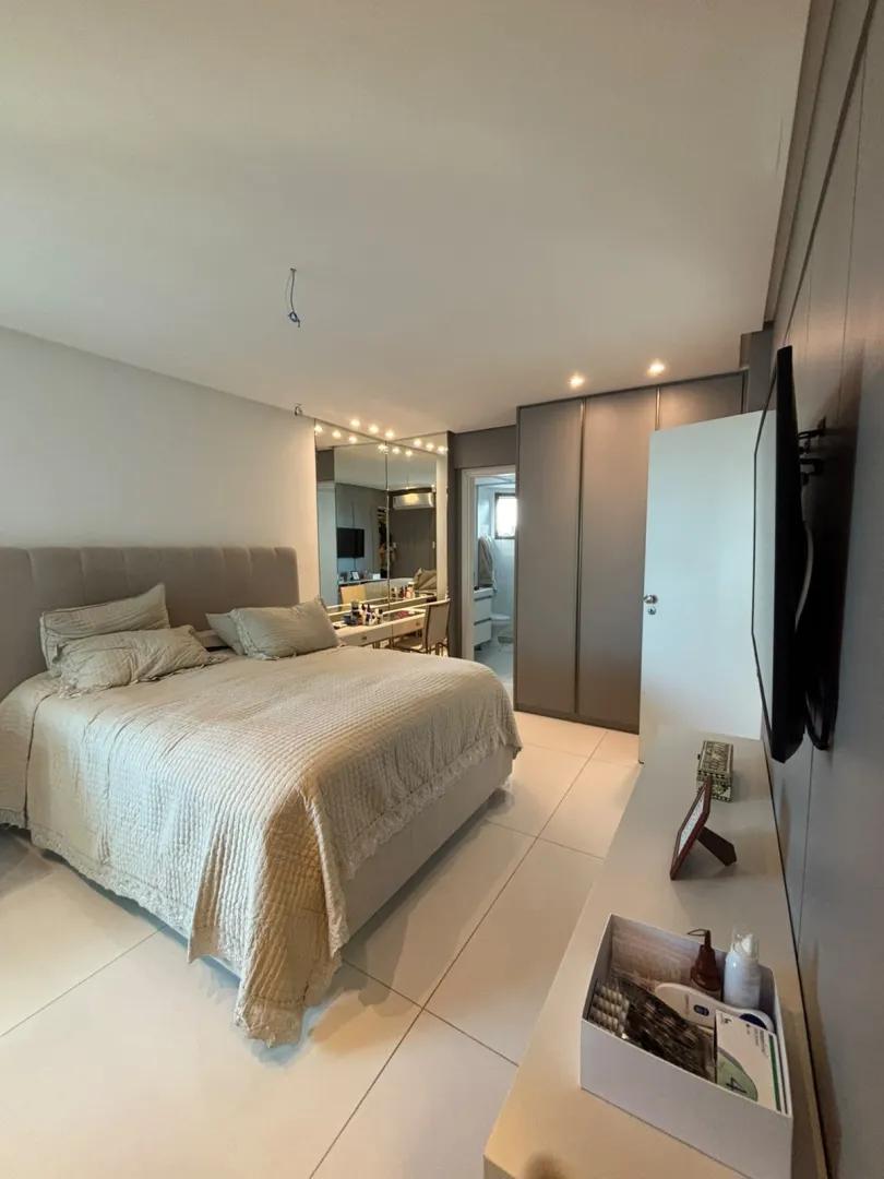 APARTAMENTO ALTO PADR&Atilde;O SEMINOVO 4 QUARTOS 3 SU&Iacute;TES 3 GARAGENS PISCINA &Agrave; VENDA NA GRA&Ccedil;A Avenida Princesa Isabel Salvador - 