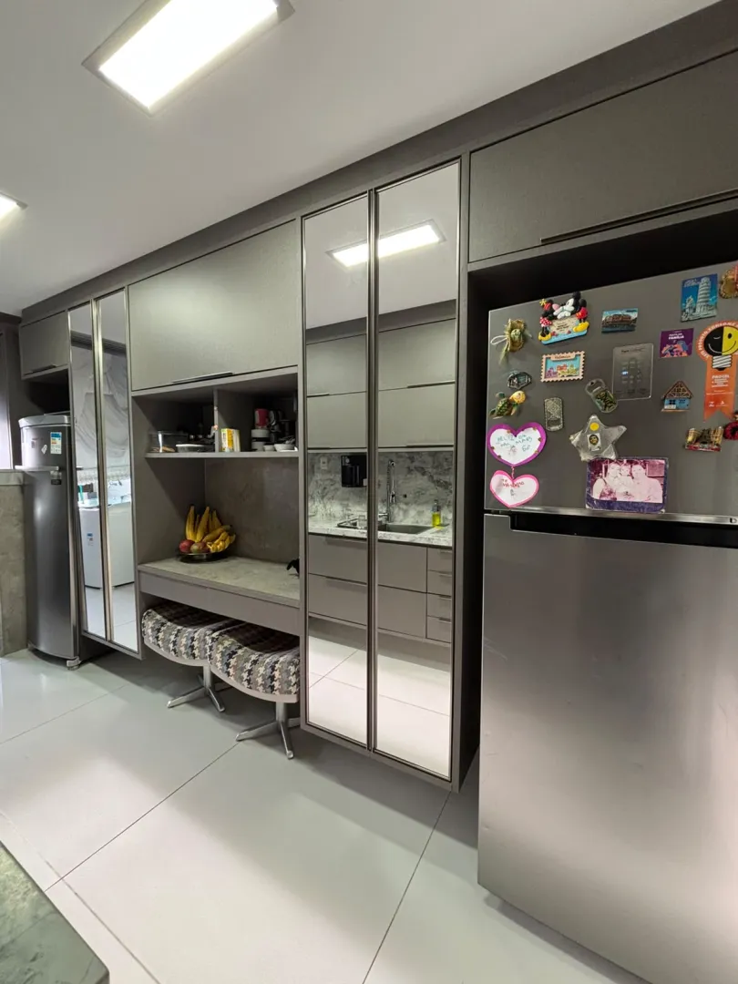 APARTAMENTO ALTO PADR&Atilde;O SEMINOVO 4 QUARTOS 3 SU&Iacute;TES 3 GARAGENS PISCINA &Agrave; VENDA NA GRA&Ccedil;A Avenida Princesa Isabel Salvador - 