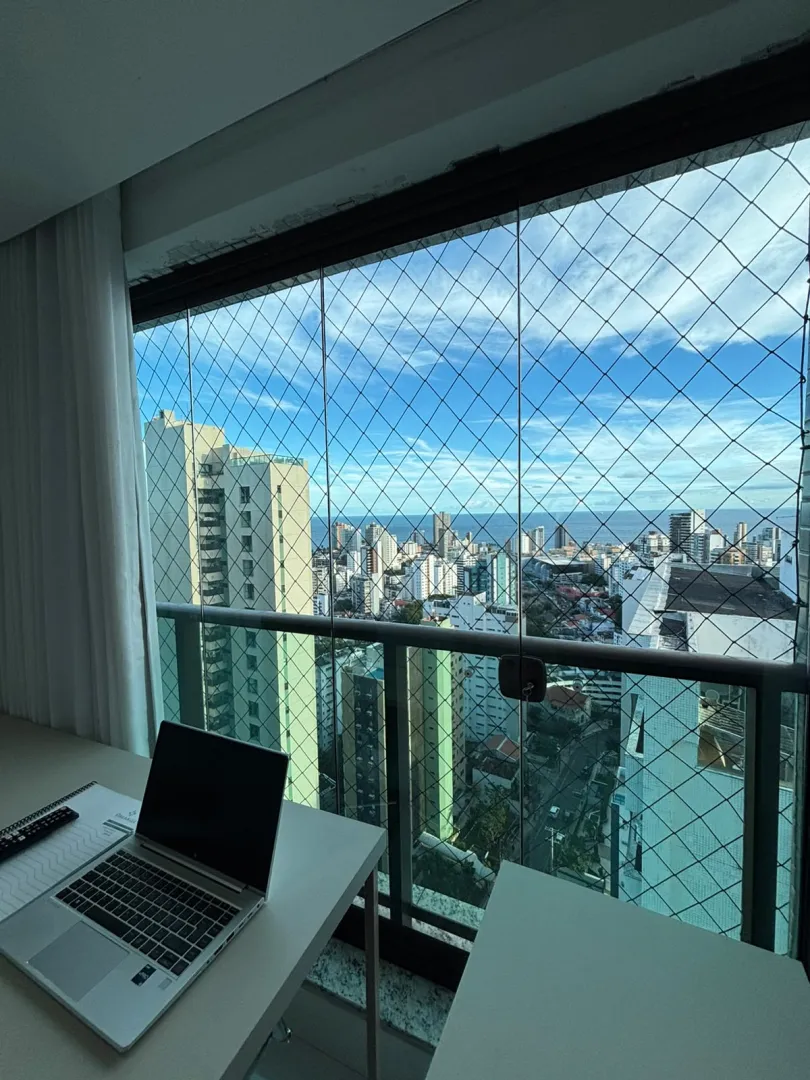 APARTAMENTO ALTO PADR&Atilde;O SEMINOVO 4 QUARTOS 3 SU&Iacute;TES 3 GARAGENS PISCINA &Agrave; VENDA NA GRA&Ccedil;A Avenida Princesa Isabel Salvador - 