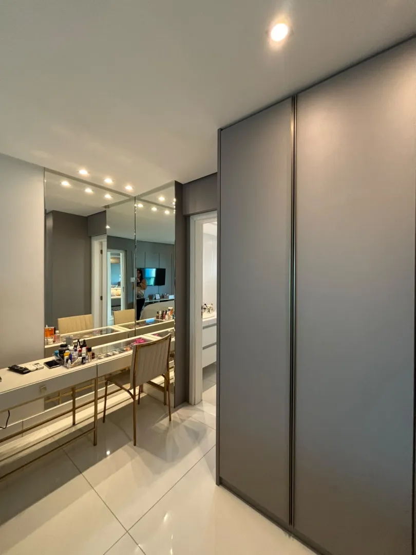 APARTAMENTO ALTO PADR&Atilde;O SEMINOVO 4 QUARTOS 3 SU&Iacute;TES 3 GARAGENS PISCINA &Agrave; VENDA NA GRA&Ccedil;A Avenida Princesa Isabel Salvador - 