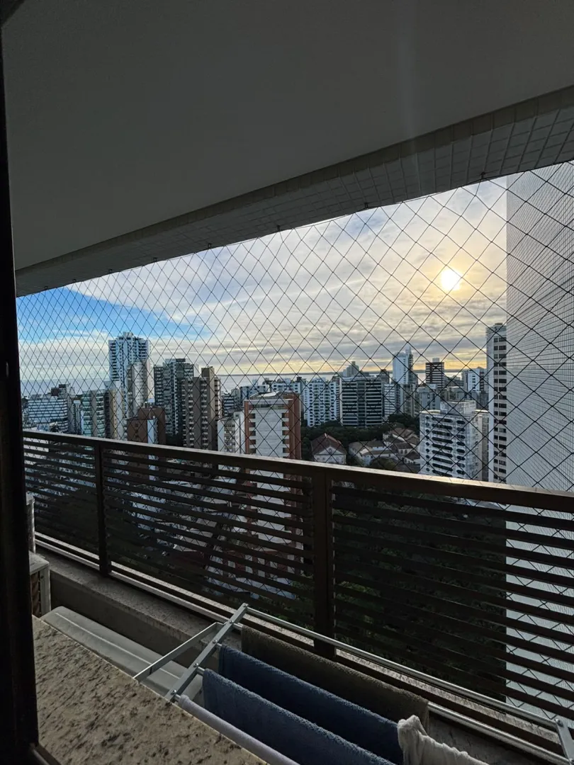 APARTAMENTO ALTO PADR&Atilde;O SEMINOVO 4 QUARTOS 3 SU&Iacute;TES 3 GARAGENS PISCINA &Agrave; VENDA NA GRA&Ccedil;A Avenida Princesa Isabel Salvador - 