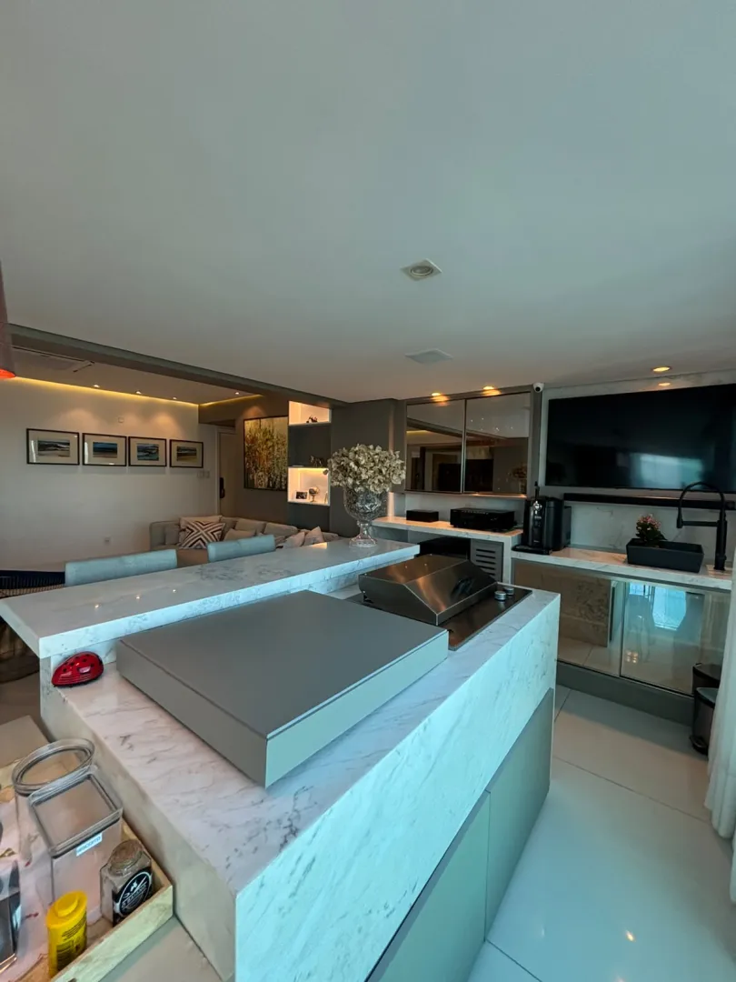 APARTAMENTO ALTO PADR&Atilde;O SEMINOVO 4 QUARTOS 3 SU&Iacute;TES 3 GARAGENS PISCINA &Agrave; VENDA NA GRA&Ccedil;A Avenida Princesa Isabel Salvador - 
