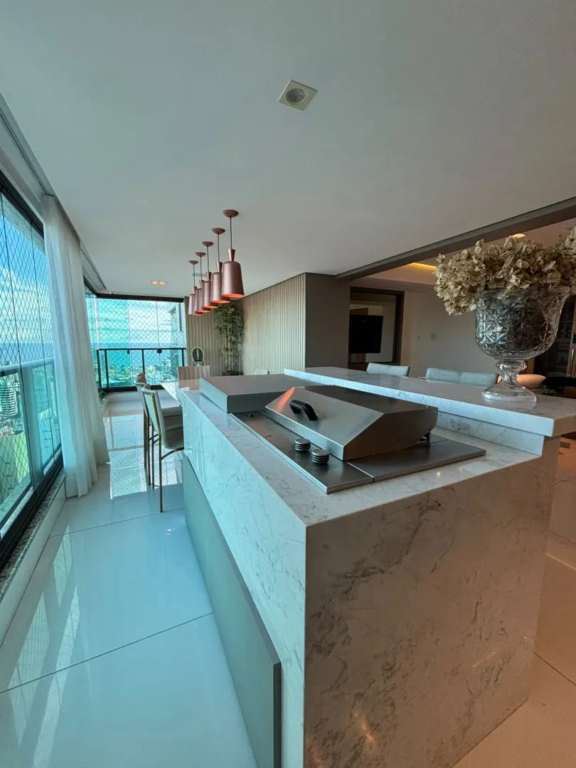 APARTAMENTO ALTO PADR&Atilde;O SEMINOVO 4 QUARTOS 3 SU&Iacute;TES 3 GARAGENS PISCINA &Agrave; VENDA NA GRA&Ccedil;A Avenida Princesa Isabel Salvador - 