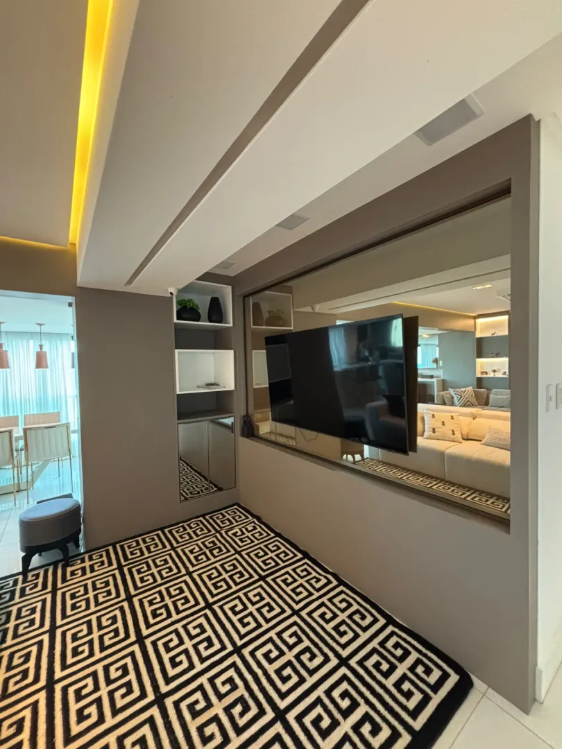 APARTAMENTO ALTO PADR&Atilde;O SEMINOVO 4 QUARTOS 3 SU&Iacute;TES 3 GARAGENS PISCINA &Agrave; VENDA NA GRA&Ccedil;A Avenida Princesa Isabel Salvador - 