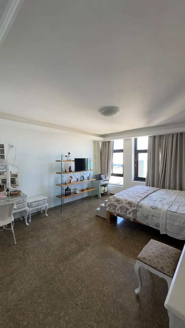 Triplex &agrave; venda com 640m&sup2; | 6 su&iacute;tes | Piscina privativa | 3 vagas Rua dos Navegantes Recife - 