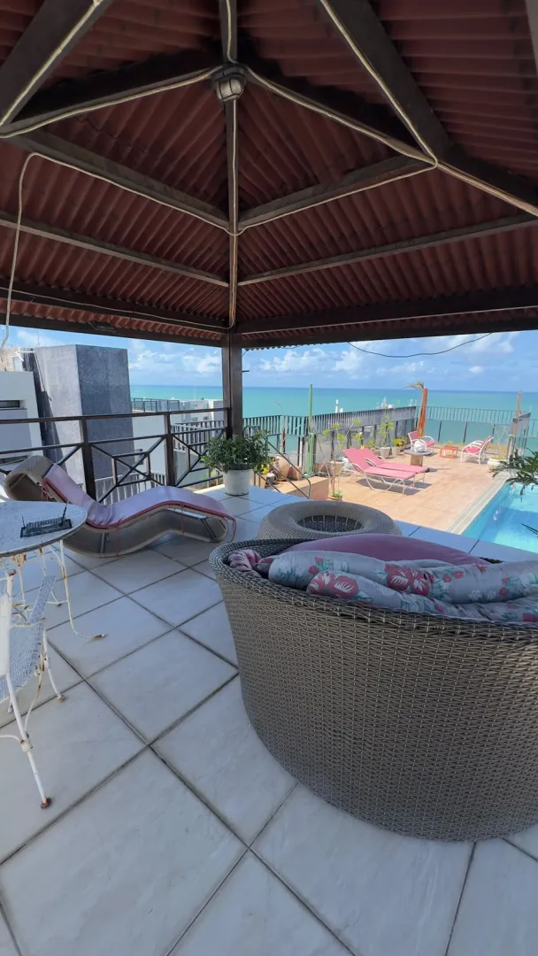 Triplex &agrave; venda com 640m&sup2; | 6 su&iacute;tes | Piscina privativa | 3 vagas Rua dos Navegantes Recife - 