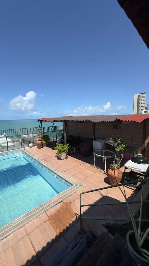 Triplex &agrave; venda com 640m&sup2; | 6 su&iacute;tes | Piscina privativa | 3 vagas Rua dos Navegantes Recife - 