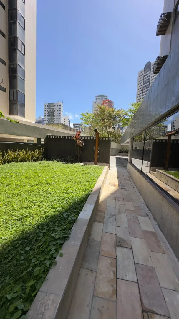 Triplex &agrave; venda com 640m&sup2; | 6 su&iacute;tes | Piscina privativa | 3 vagas Rua dos Navegantes Recife - 