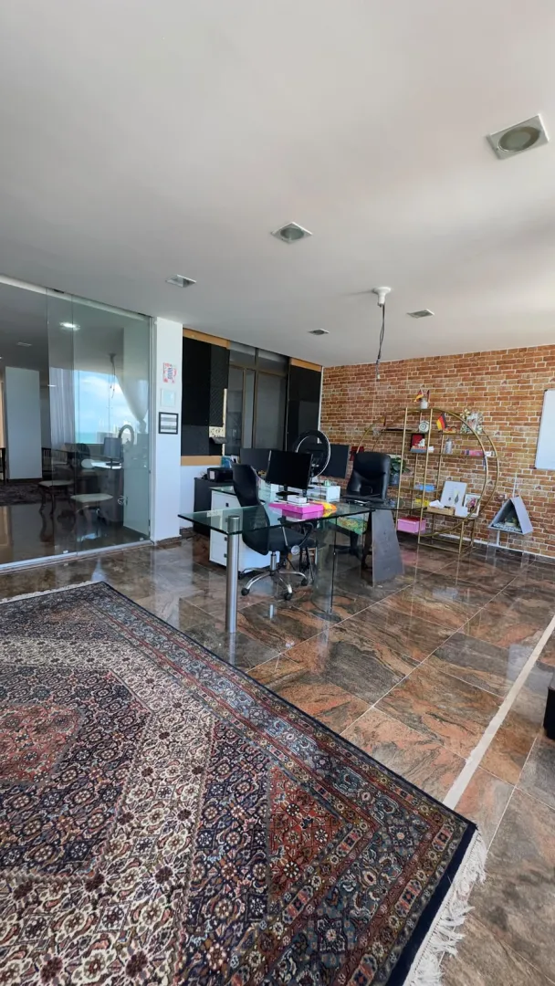 Triplex &agrave; venda com 640m&sup2; | 6 su&iacute;tes | Piscina privativa | 3 vagas Rua dos Navegantes Recife - 