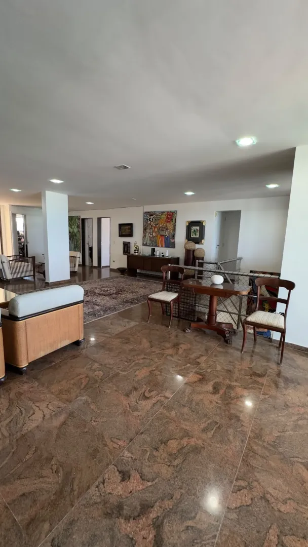 Triplex &agrave; venda com 640m&sup2; | 6 su&iacute;tes | Piscina privativa | 3 vagas Rua dos Navegantes Recife - 