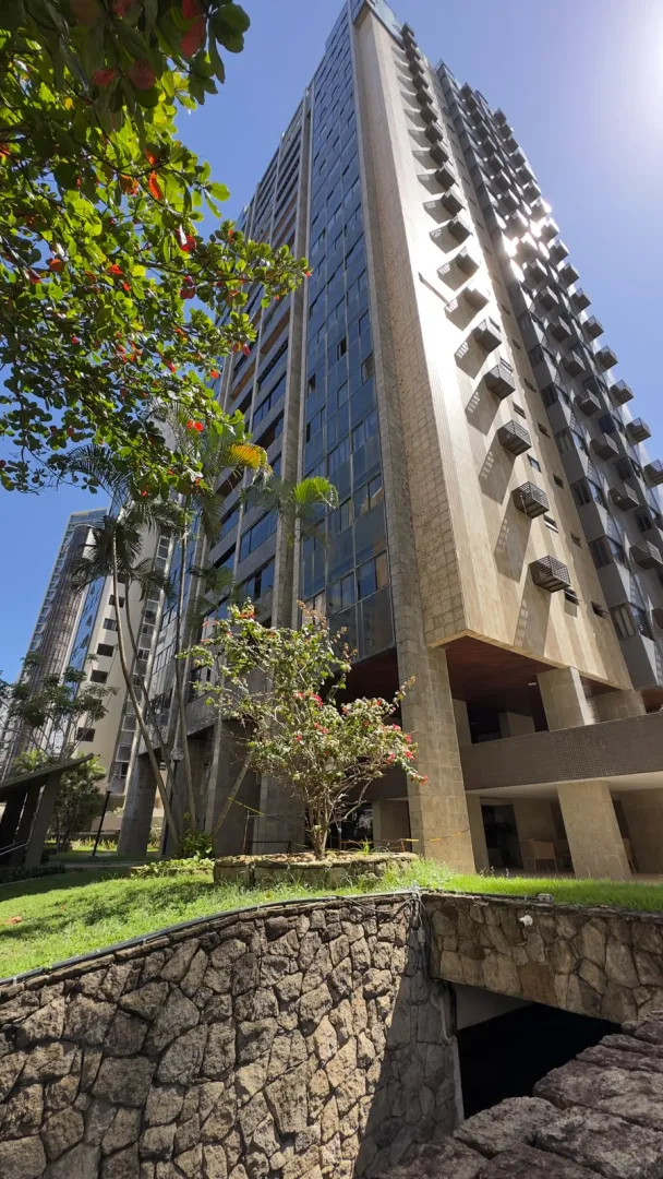 Triplex &agrave; venda com 640m&sup2; | 6 su&iacute;tes | Piscina privativa | 3 vagas Rua dos Navegantes Recife - 