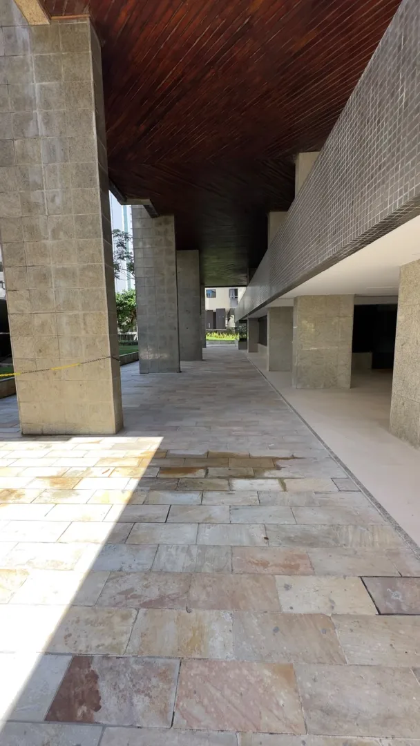 Triplex &agrave; venda com 640m&sup2; | 6 su&iacute;tes | Piscina privativa | 3 vagas Rua dos Navegantes Recife - 