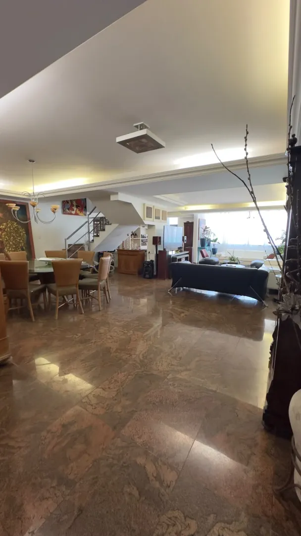Triplex &agrave; venda com 640m&sup2; | 6 su&iacute;tes | Piscina privativa | 3 vagas Rua dos Navegantes Recife - 