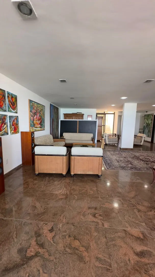 Triplex &agrave; venda com 640m&sup2; | 6 su&iacute;tes | Piscina privativa | 3 vagas Rua dos Navegantes Recife - 
