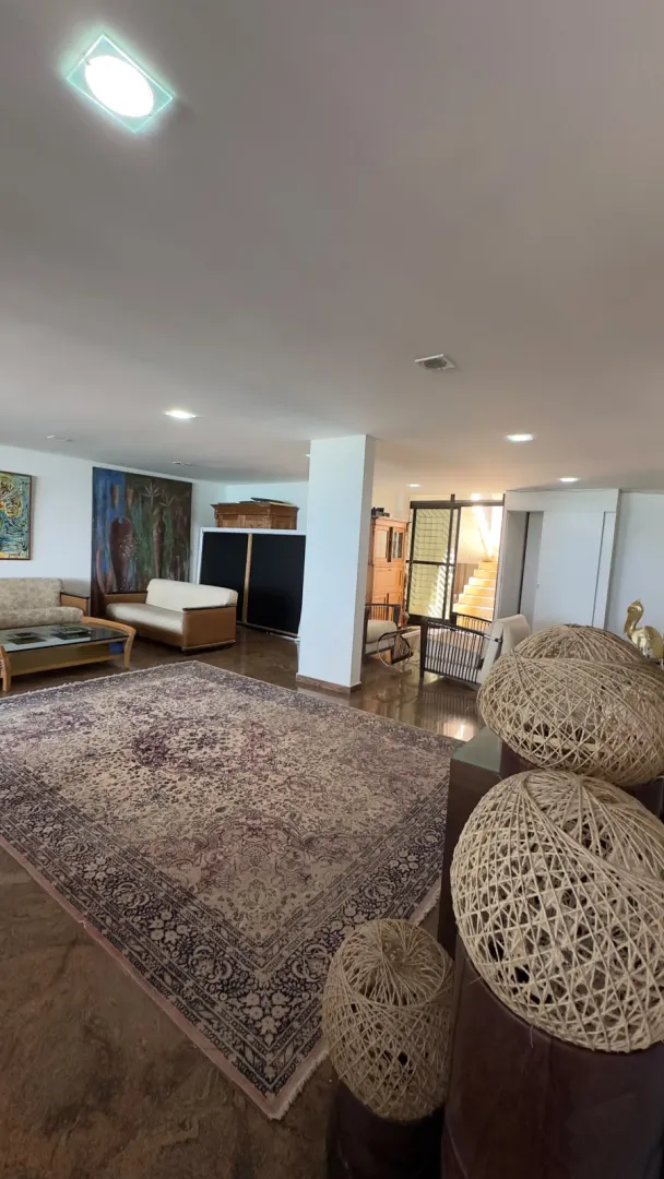 Triplex &agrave; venda com 640m&sup2; | 6 su&iacute;tes | Piscina privativa | 3 vagas Rua dos Navegantes Recife - 