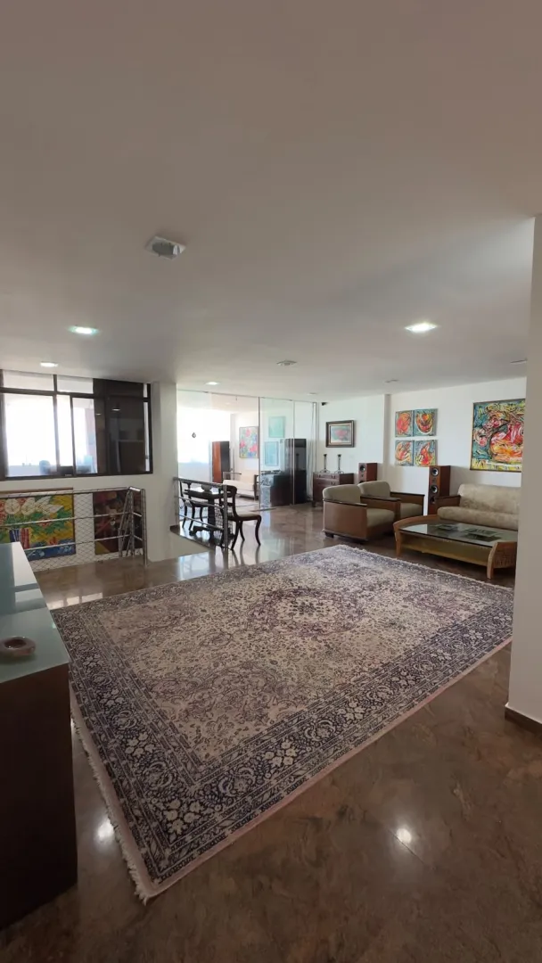 Triplex &agrave; venda com 640m&sup2; | 6 su&iacute;tes | Piscina privativa | 3 vagas Rua dos Navegantes Recife - 