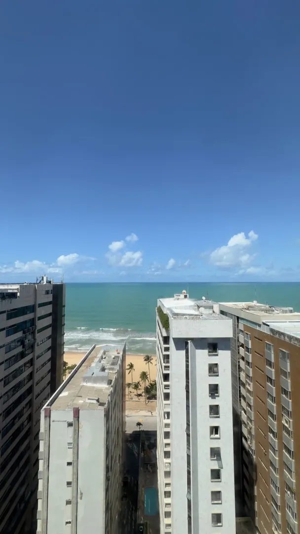 Triplex &agrave; venda com 640m&sup2; | 6 su&iacute;tes | Piscina privativa | 3 vagas Rua dos Navegantes Recife - 