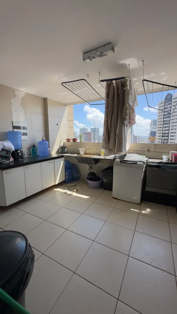 Triplex &agrave; venda com 640m&sup2; | 6 su&iacute;tes | Piscina privativa | 3 vagas Rua dos Navegantes Recife - 