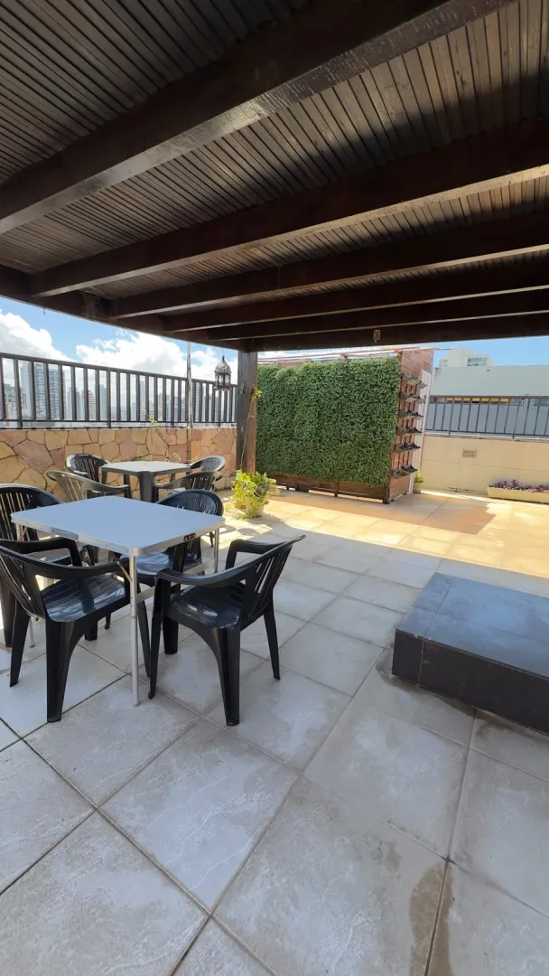 Triplex &agrave; venda com 640m&sup2; | 6 su&iacute;tes | Piscina privativa | 3 vagas Rua dos Navegantes Recife - 