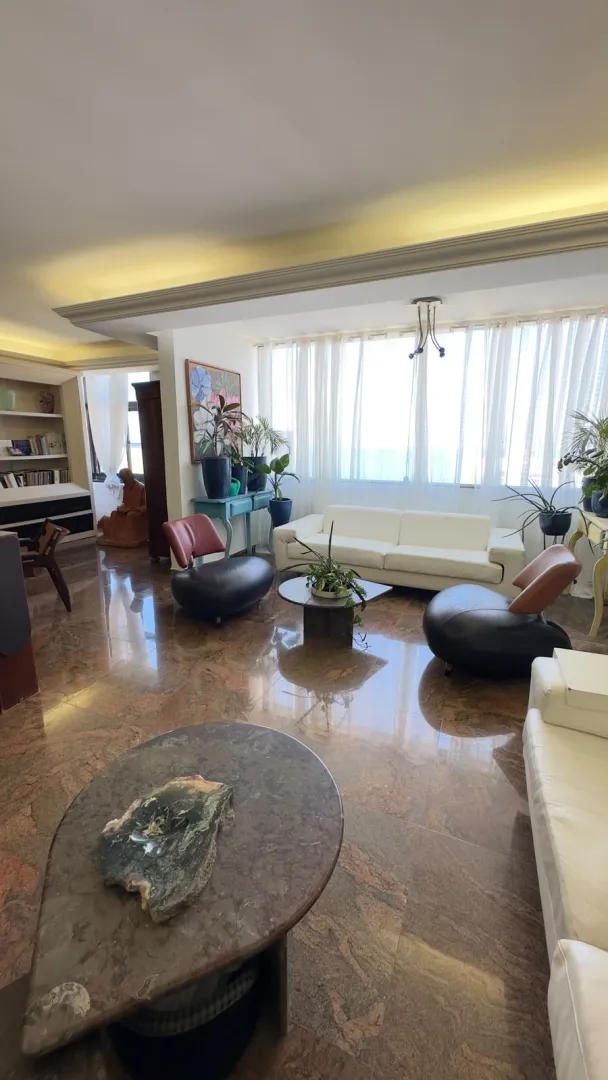 Triplex &agrave; venda com 640m&sup2; | 6 su&iacute;tes | Piscina privativa | 3 vagas Rua dos Navegantes Recife - 