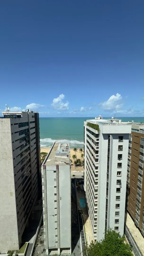 Triplex &agrave; venda com 640m&sup2; | 6 su&iacute;tes | Piscina privativa | 3 vagas Rua dos Navegantes Recife - 