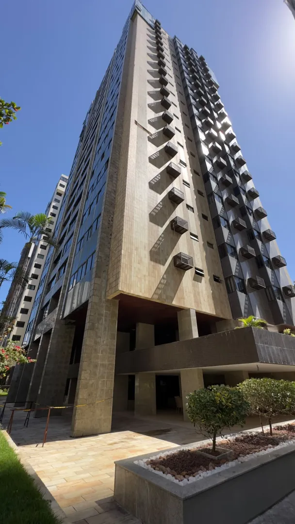 Triplex &agrave; venda com 640m&sup2; | 6 su&iacute;tes | Piscina privativa | 3 vagas Rua dos Navegantes Recife - 