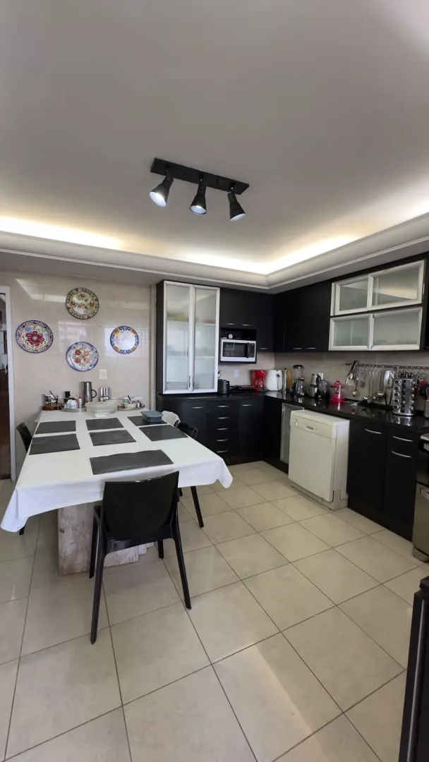 Triplex &agrave; venda com 640m&sup2; | 6 su&iacute;tes | Piscina privativa | 3 vagas Rua dos Navegantes Recife - 