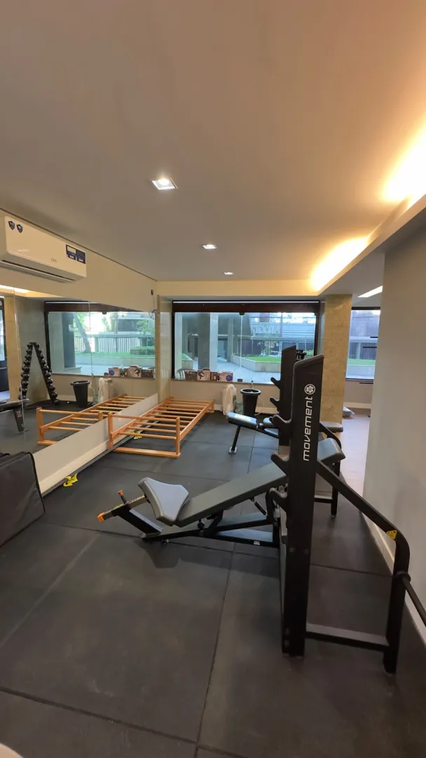 Triplex &agrave; venda com 640m&sup2; | 6 su&iacute;tes | Piscina privativa | 3 vagas Rua dos Navegantes Recife - 