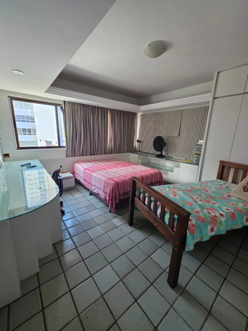 Apartamento &agrave; venda com 168 m&sup2; | 3 quartos sendo 1 su&iacute;te | Varanda | 1 vaga Avenida Conselheiro Aguiar Recife - 