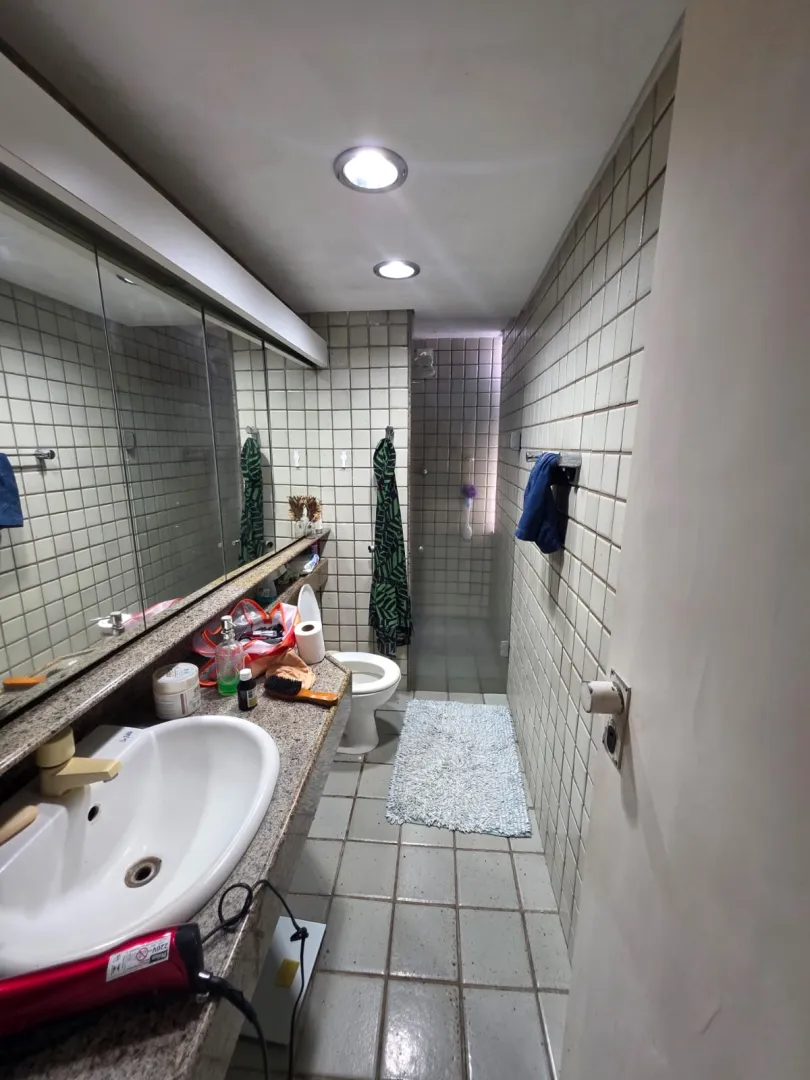 Apartamento &agrave; venda com 168 m&sup2; | 3 quartos sendo 1 su&iacute;te | Varanda | 1 vaga Avenida Conselheiro Aguiar Recife - 