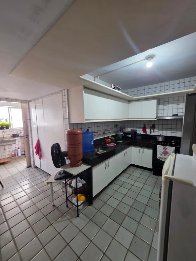 Apartamento &agrave; venda com 168 m&sup2; | 3 quartos sendo 1 su&iacute;te | Varanda | 1 vaga Avenida Conselheiro Aguiar Recife - 
