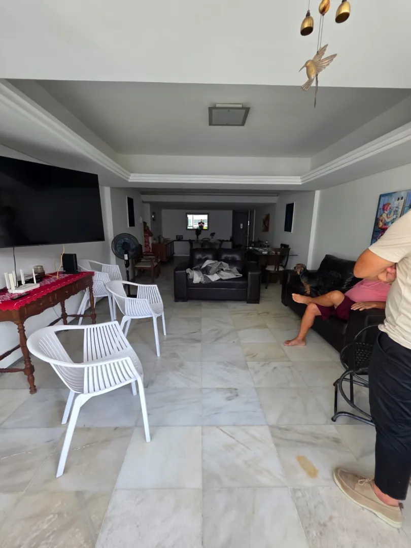Apartamento &agrave; venda com 168 m&sup2; | 3 quartos sendo 1 su&iacute;te | Varanda | 1 vaga Avenida Conselheiro Aguiar Recife - 