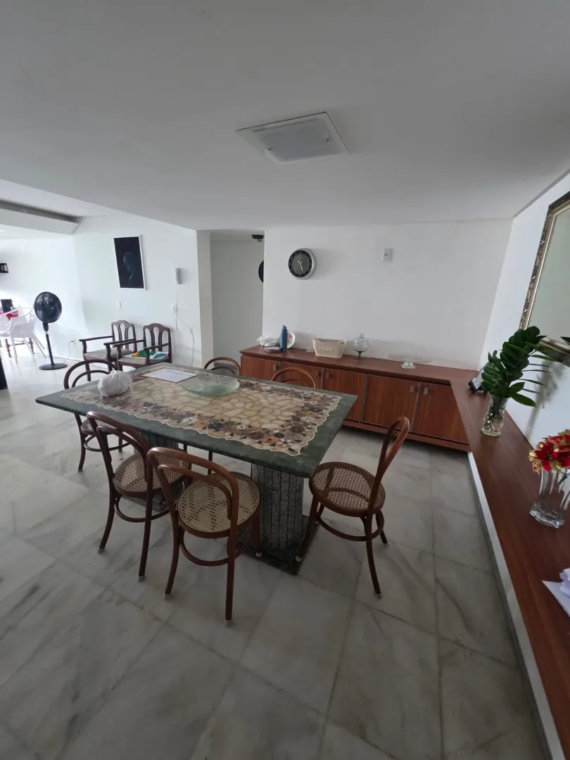 Apartamento &agrave; venda com 168 m&sup2; | 3 quartos sendo 1 su&iacute;te | Varanda | 1 vaga Avenida Conselheiro Aguiar Recife - 