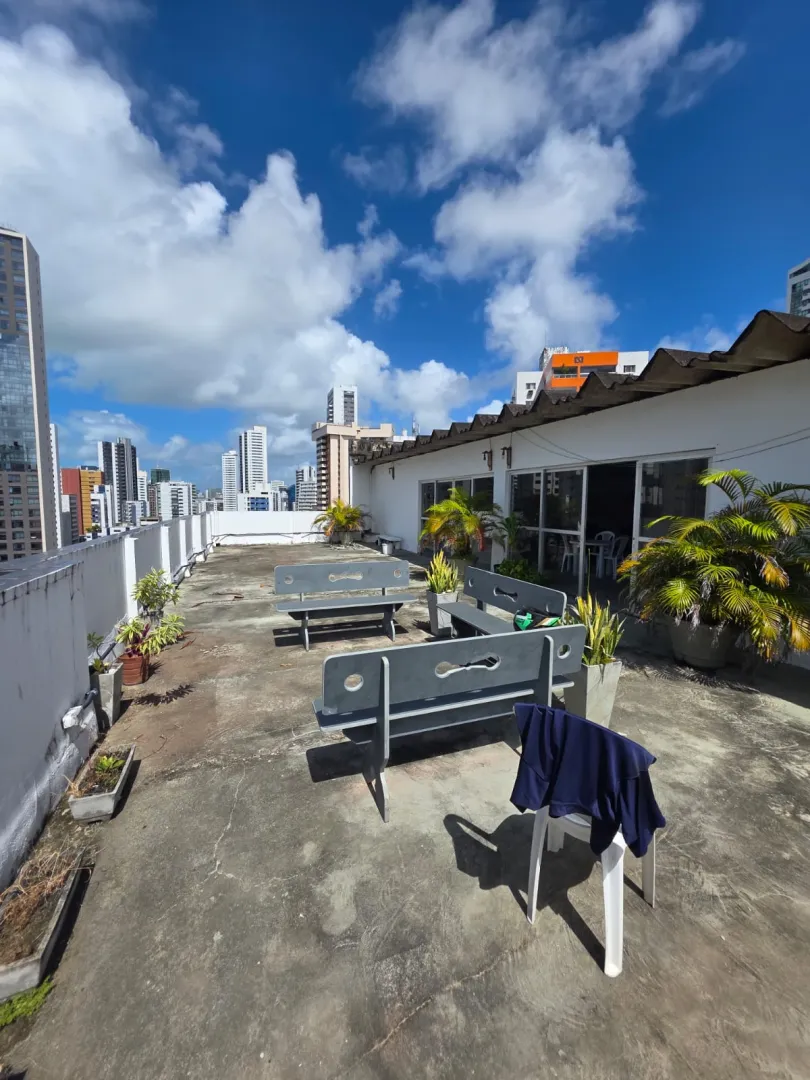 Apartamento &agrave; venda com 168 m&sup2; | 3 quartos sendo 1 su&iacute;te | Varanda | 1 vaga Avenida Conselheiro Aguiar Recife - 