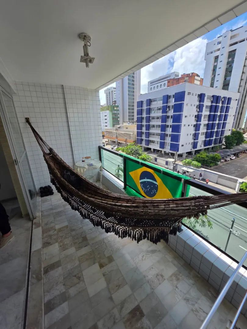 Apartamento &agrave; venda com 168 m&sup2; | 3 quartos sendo 1 su&iacute;te | Varanda | 1 vaga Avenida Conselheiro Aguiar Recife - 