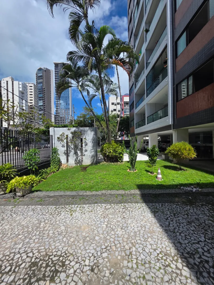 Apartamento &agrave; venda com 168 m&sup2; | 3 quartos sendo 1 su&iacute;te | Varanda | 1 vaga Avenida Conselheiro Aguiar Recife - 