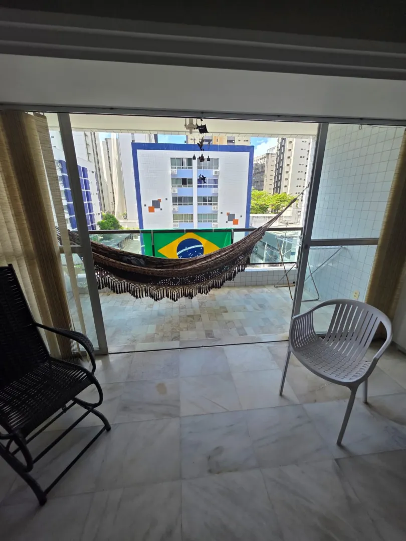 Apartamento &agrave; venda com 168 m&sup2; | 3 quartos sendo 1 su&iacute;te | Varanda | 1 vaga Avenida Conselheiro Aguiar Recife - 